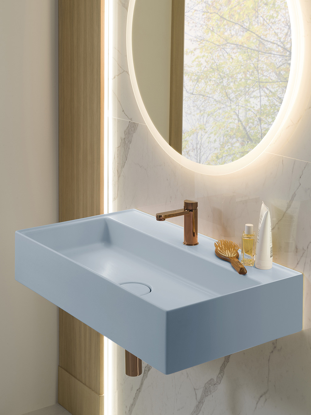 LAVABO ESSENCE C AZUL &Aacute;RTICO + GRIFER&Iacute;A TONO (DISE&Ntilde;ADA POR NORMAN FOSTER) EN COBRE - &copy;Porcelanosa